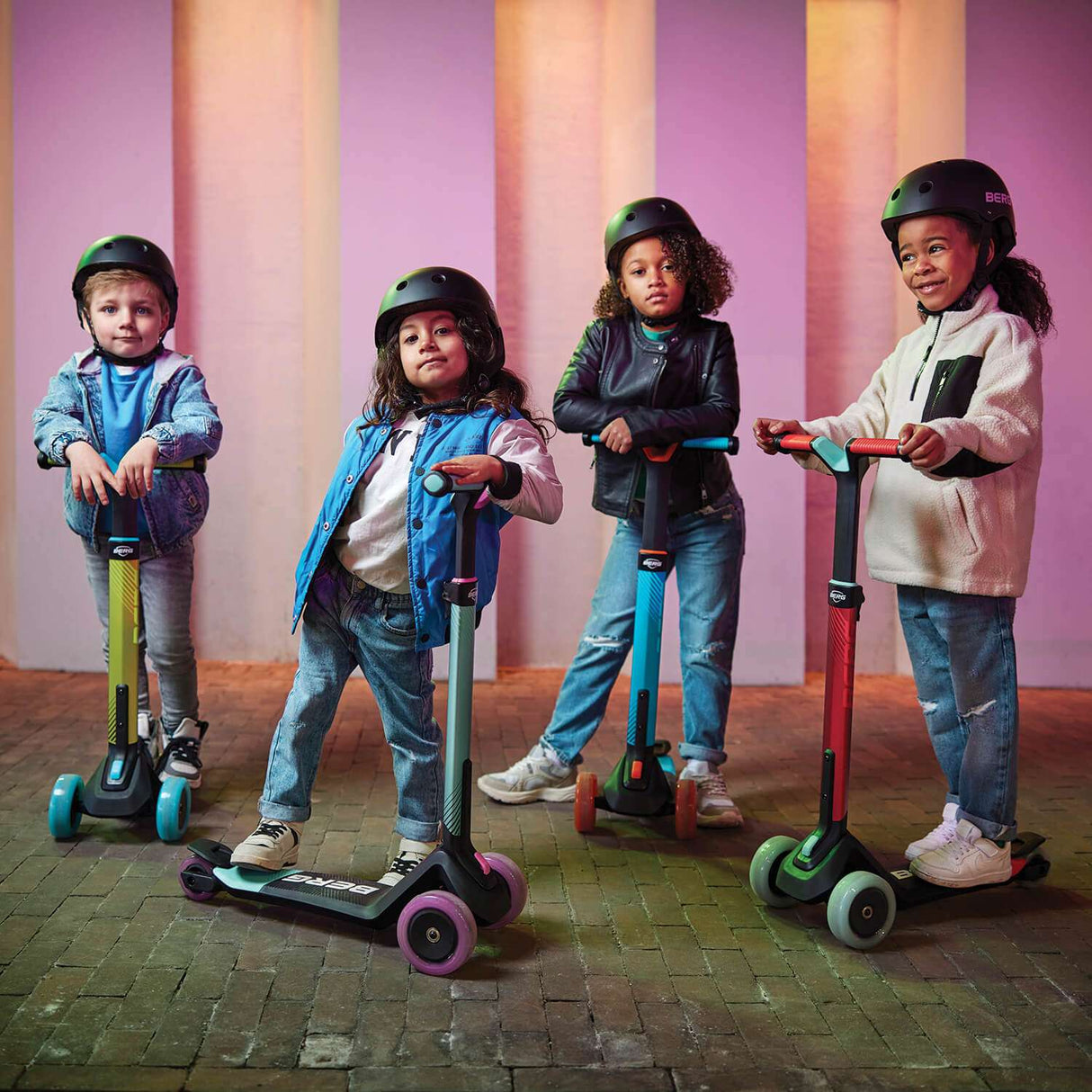 BERG Nexo Foldable Lights Magnet Deck 3 Wheeled Scooter Mint