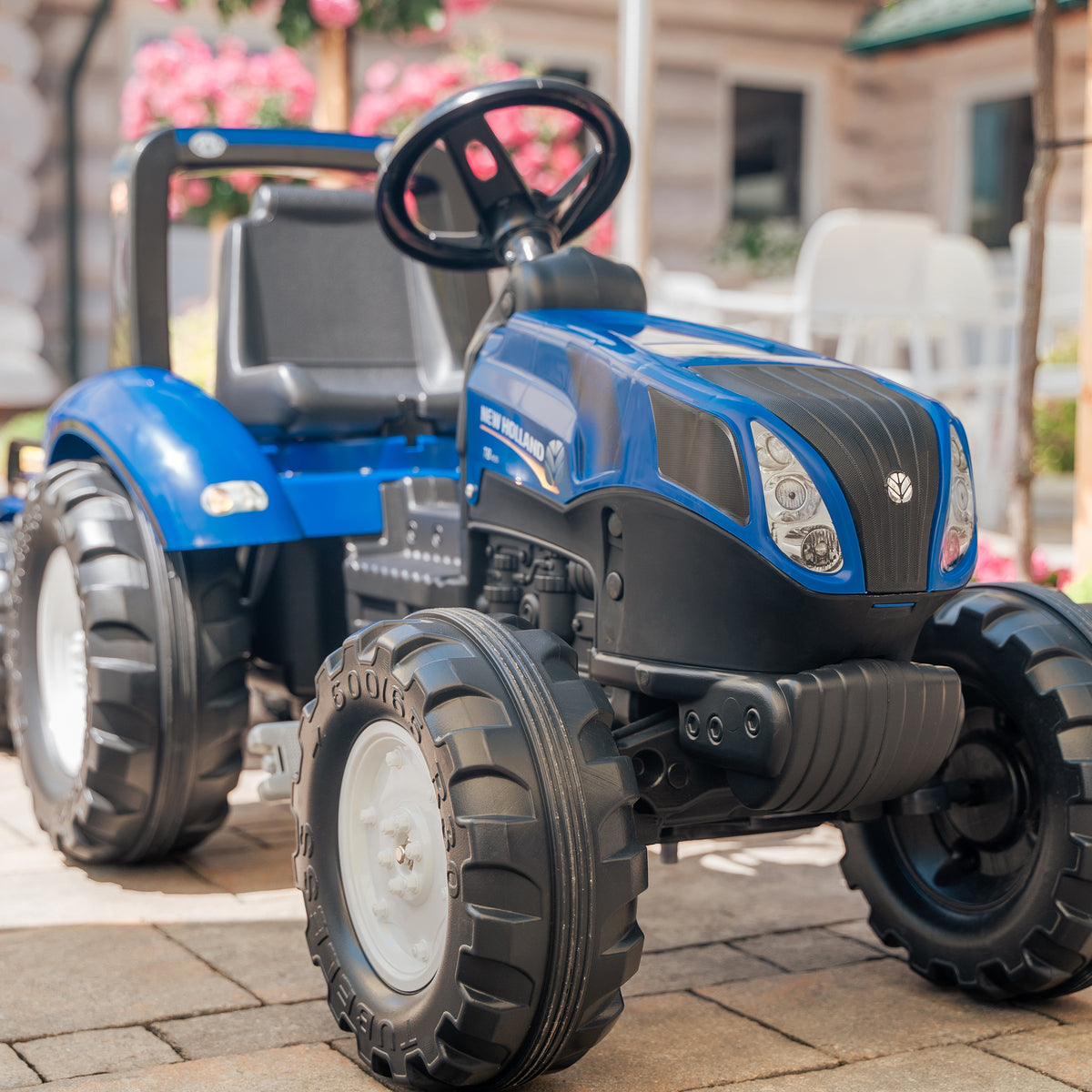 Falk New Holland T8 Pedal Tractor with Trailer