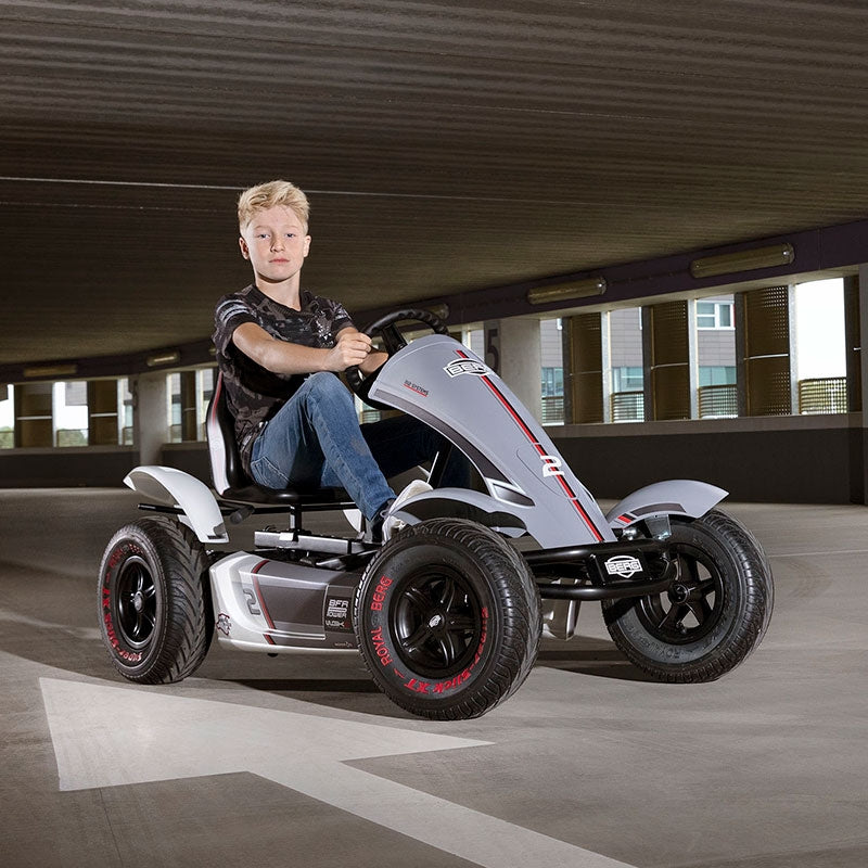  side skirts and a red tire marker.