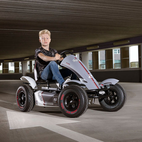  side skirts and a red tire marker.