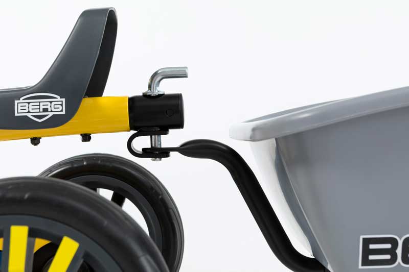 A simple locking pin makes attaching the Buzzy trailer really easy.