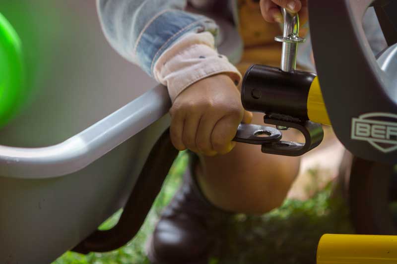 A simple locking pin makes attaching the Buzzy trailer really easy.