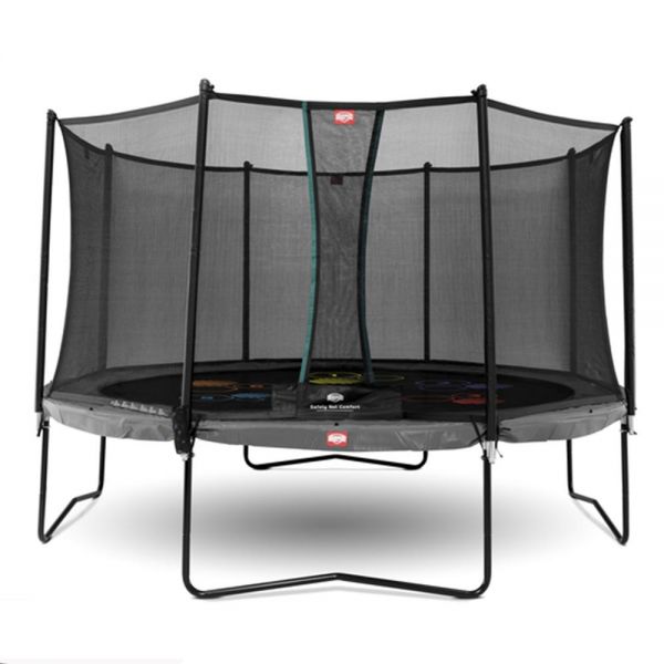 The BERG Levels trampoline has a jumping mat with a special print. The bright colors on the jumping mat and the game balls gives the trampoline a playful appearance.
BERG has developed three unique game balls with their own individual print. These three 